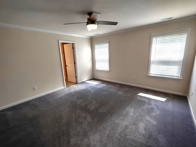 Building Photo - Beautiful Home located in the Starmount Co...