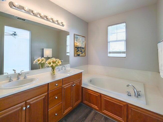 Building Photo - 912 Joree Ln