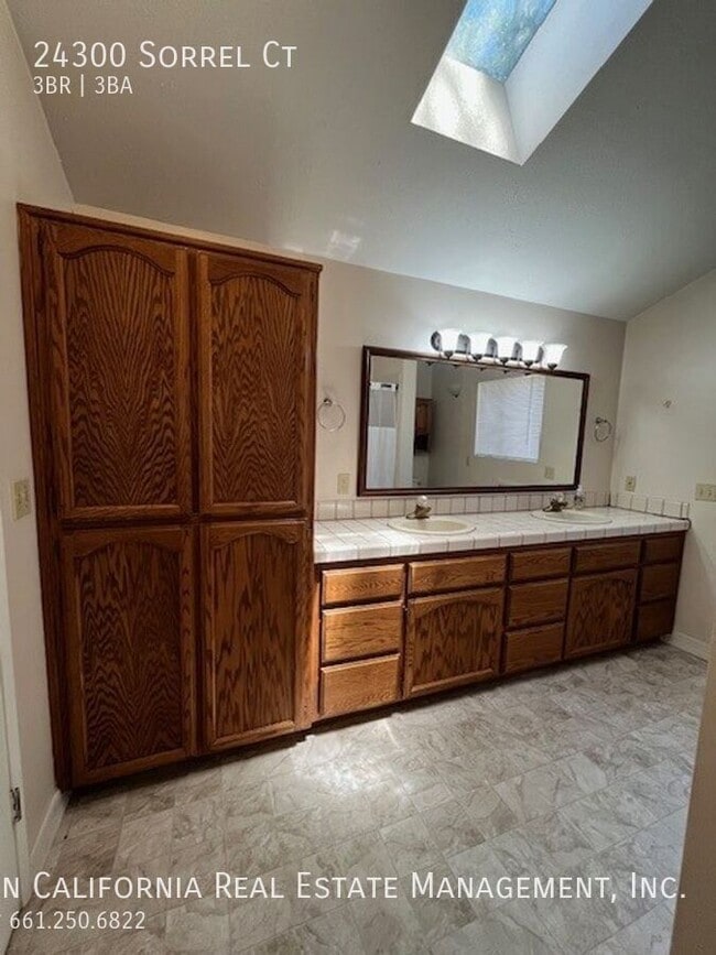 Building Photo - 24300 Sorrel Ct