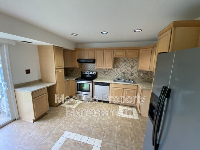 Building Photo - 5229 Magnolia Pl