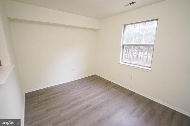 Building Photo - 802 College Ln