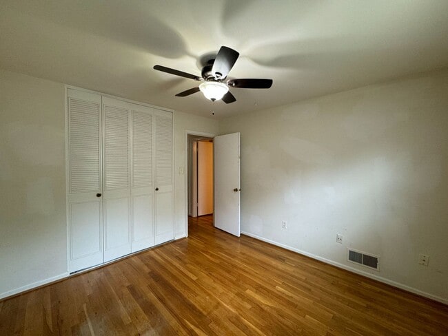 Building Photo - Spacious 4 Bed 3 Bath Home With Fully Fenc...