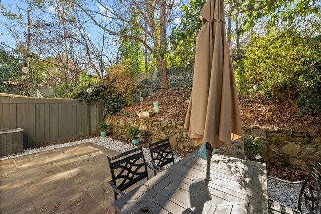 Building Photo - 5120 Chemin De Vie NE