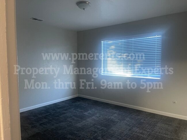 Building Photo - Duplex