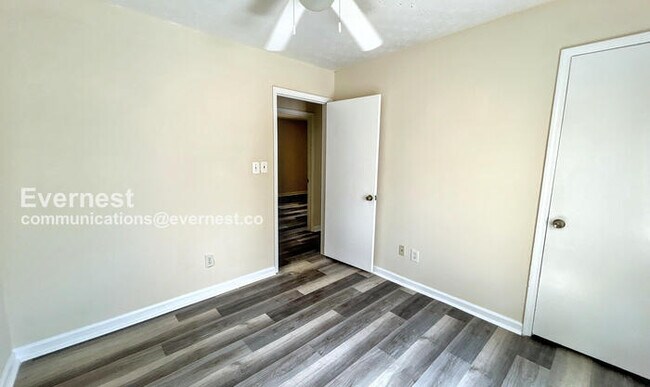 Building Photo - 1888 Singer Way