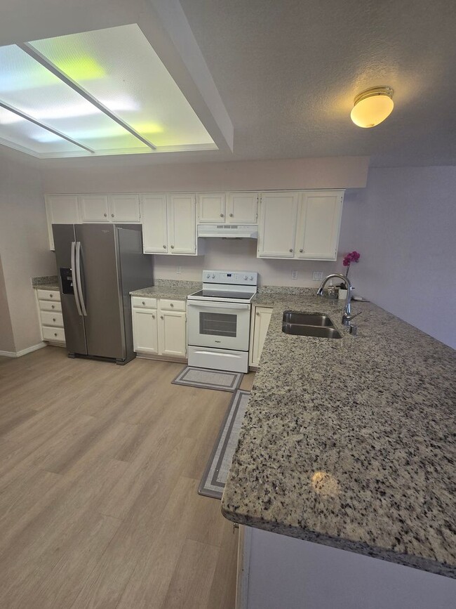 Building Photo - Beautiful 4 Bedroom 2 1/2 Bath Home in a Highly Desirable Neighborhood!