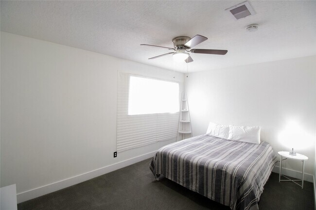 Building Photo - 1914 Hickory Lawn Dr