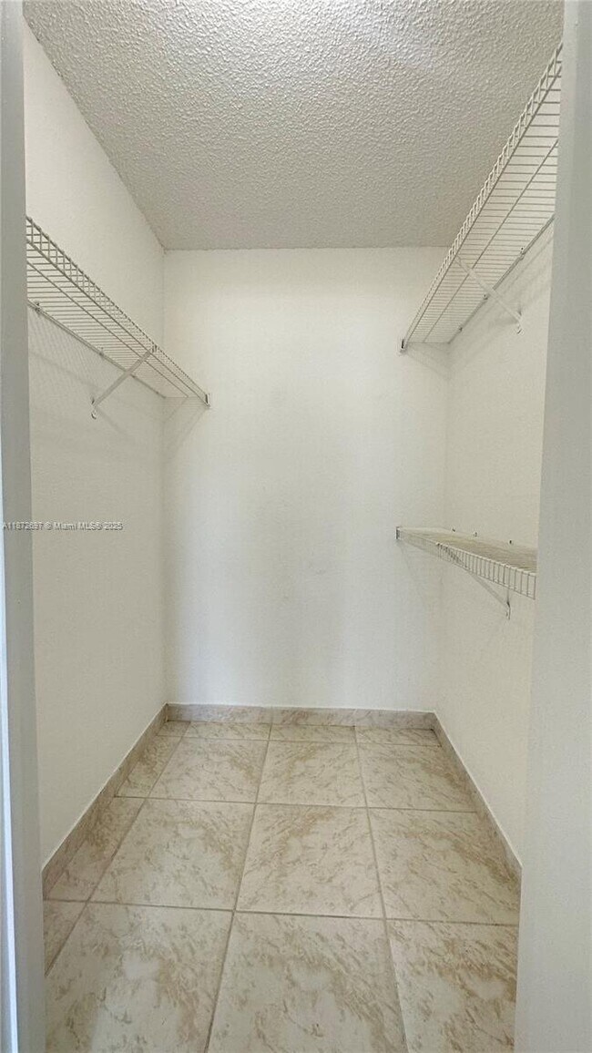 Building Photo - 12760 Vista Isles Dr