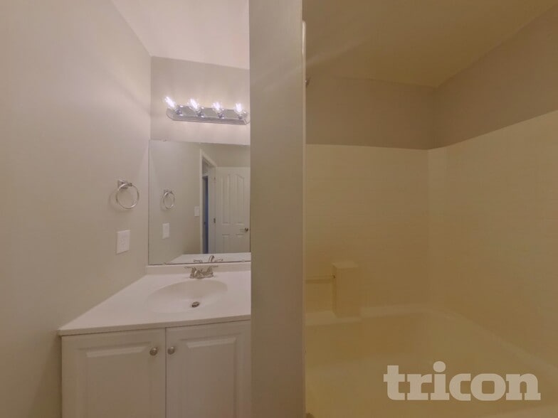 Building Photo - 106 Newbury Dr