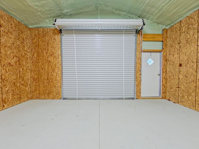 Building Photo - 1709 Oak Dr