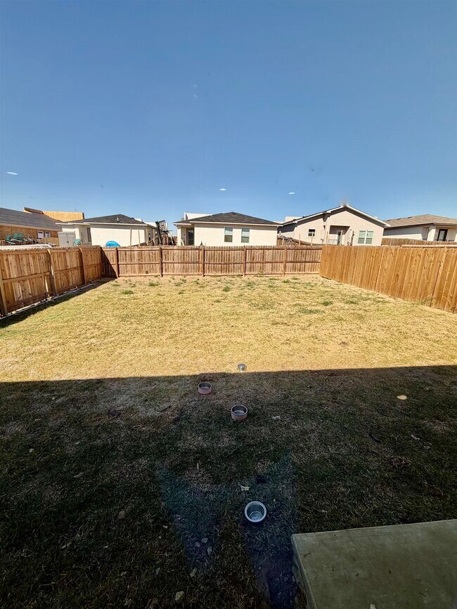 Building Photo - 4010 Ave Fenix Dr