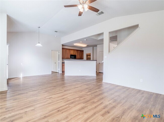 Building Photo - 209 Buckingham Dr
