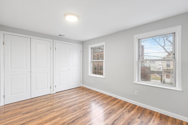 Building Photo - 72 McAdoo Ave