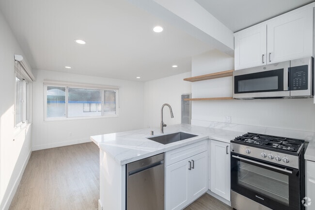 Unit 3 - 1BR, 1BA, 529SF - Kitchen - Sea Skiff Apartments