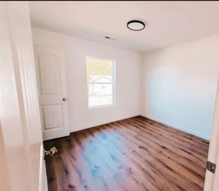 Building Photo - 384 Edgefield St