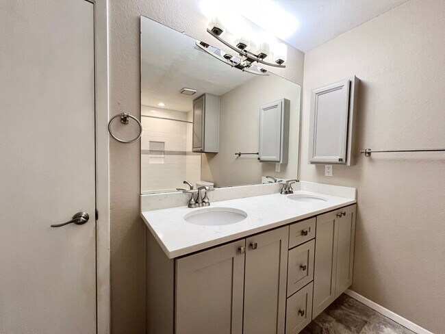 Building Photo - Cozy condo in Euless!!!