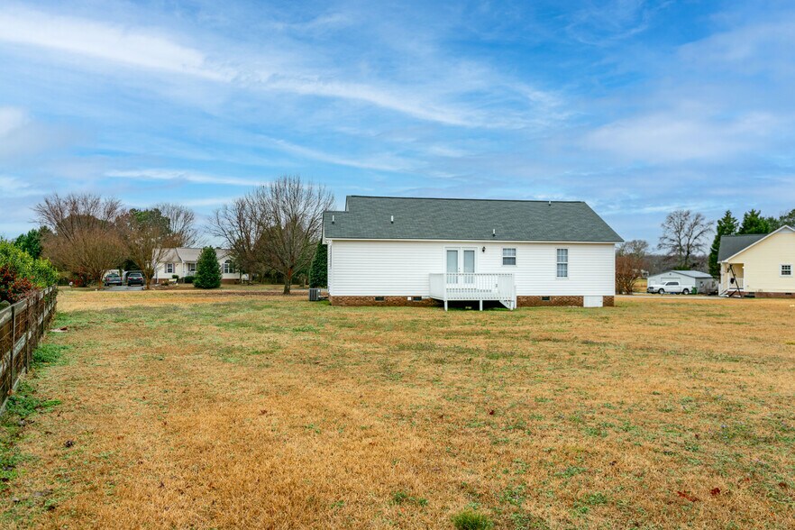 Building Photo - 104 Eddy Ct
