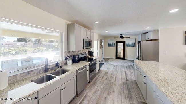 Building Photo - 3015 Marshall Dr