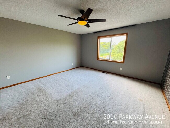 Building Photo - 2016 Parkway Ave