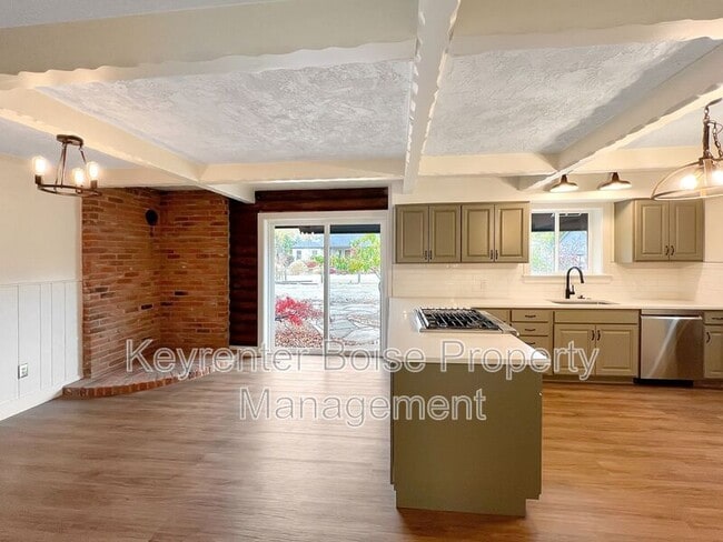 Building Photo - 5600 N Pierce Park Ln