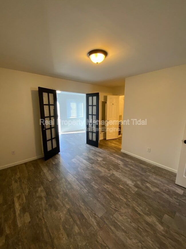 Building Photo - 430 Falling Ln