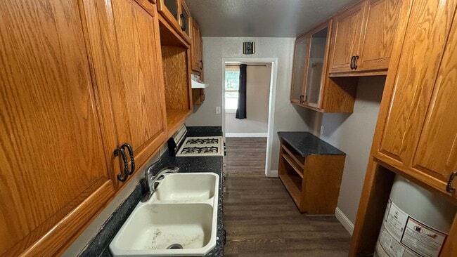 Building Photo - Must See: Charming 1-Bed, 1-Bath Home with...