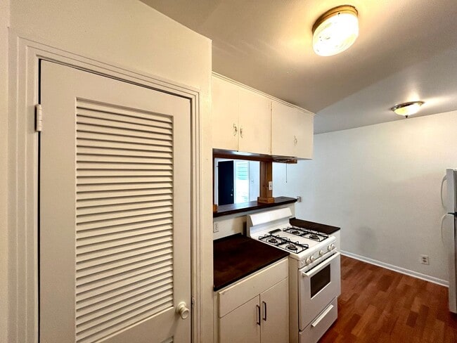 Building Photo - 3304 Tom Green St