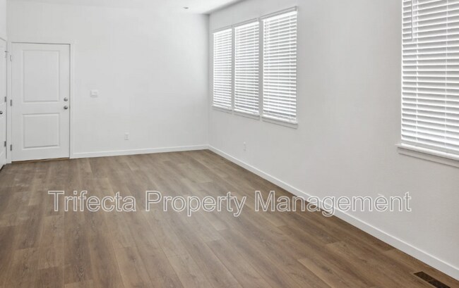 Building Photo - 628 Thoroughbred Ln