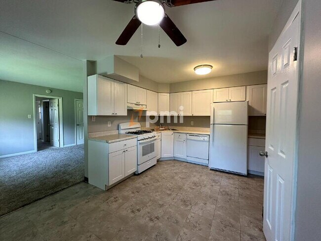 Building Photo - 660 N Hobart Rd