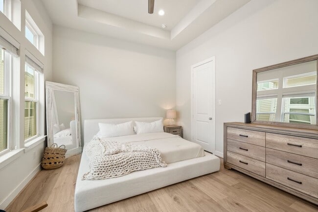 Building Photo - 726 Carriage Knls Dr