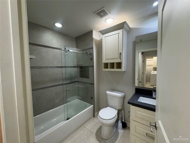 Building Photo - 2316 Corales St