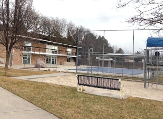 Building Photo - 3 Bedroom Townhome at Three Fountains in M...