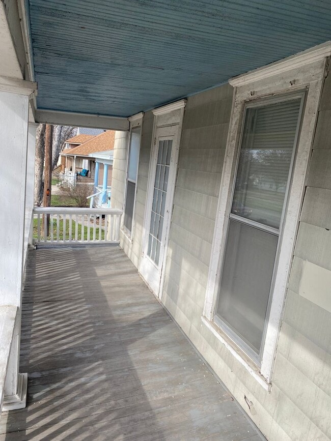 Building Photo - 2 Bedroom Bungalow Near Downtown