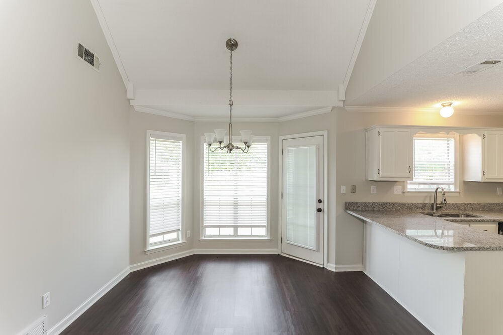 Building Photo - 7780 Meadow Vale Dr
