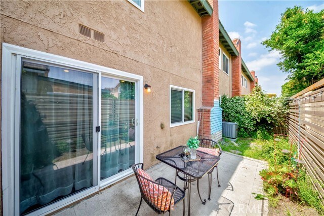 Building Photo - 5481 Villa Way