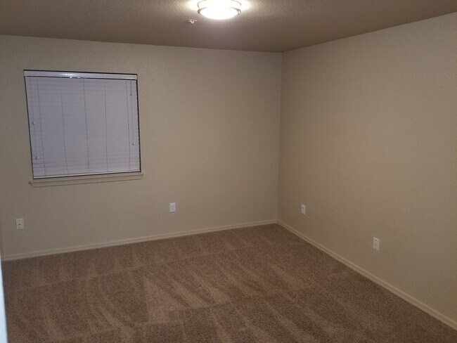 Building Photo - Upgraded West-Flagstaff Condo in the Arbors - 2 Bed, 2 Bath - NO Students & NO Pets! - Avail. NOW!!
