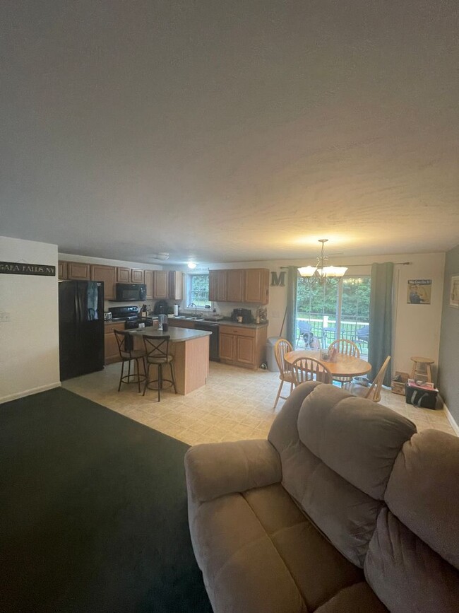 Building Photo - Price Reduction!!!!! 3 Bedroom 2 Bath Rais...