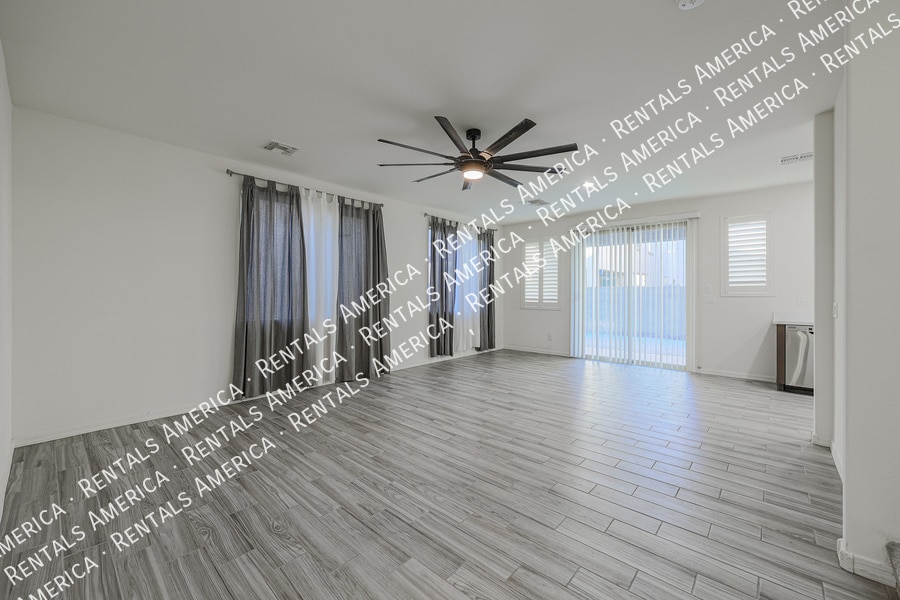 Building Photo - 12038 W Polk St