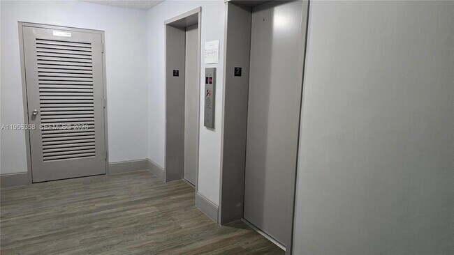 Building Photo - 3161 S Ocean Dr