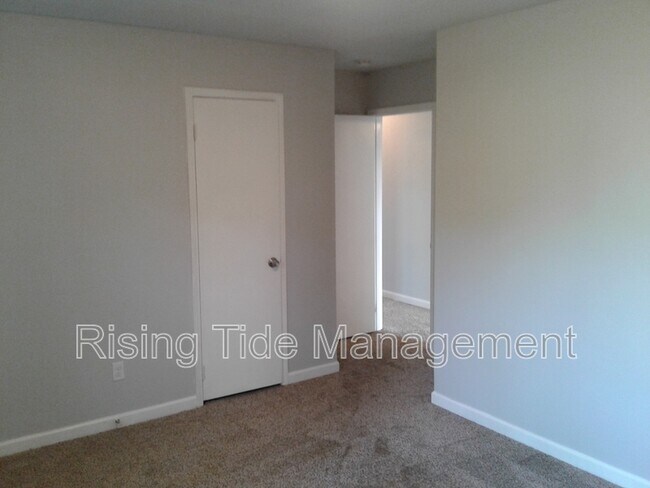 Building Photo - 1001 Christopher Dr