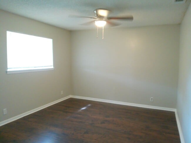 Building Photo - 1710 Sun Beam Dr