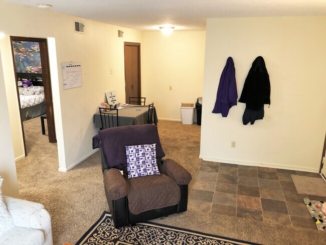 Building Photo - 920 Moro St