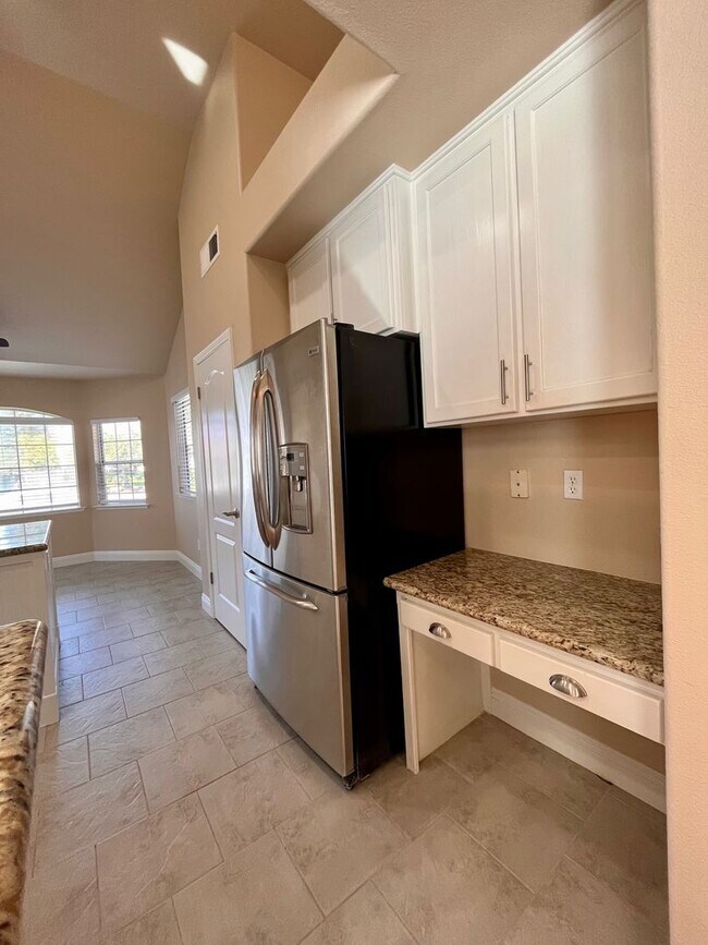 Building Photo - $2,495 Maple & Behymer, 3 Bedroom Home - N...