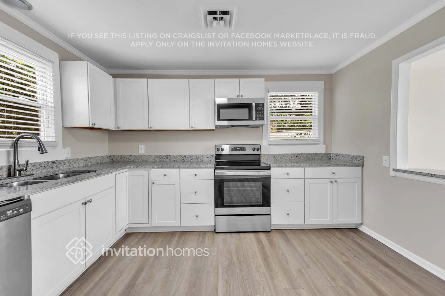 Building Photo - 3331 Panorama Dr