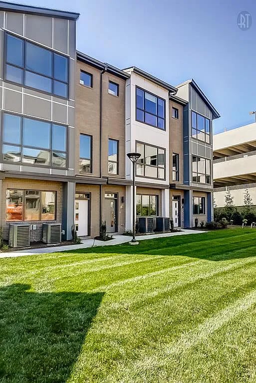 Building Photo - "Charming 3 Bed, 3 1/2 Baths Townhouse in Nashville's Desirable 37204 Neighborhood!" In The Heart...