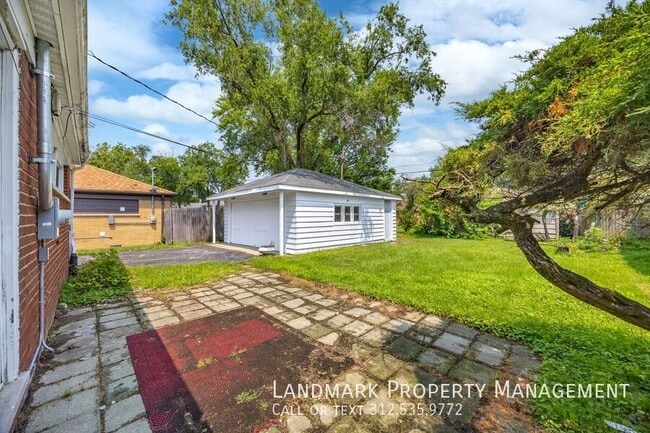 Building Photo - 17141 Highland Ave