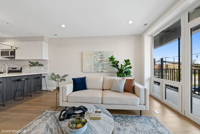 Building Photo - 2342 W Adams St