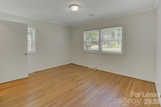 Building Photo - 121 Marshdale Ave SW