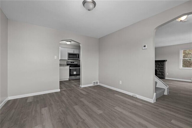 Building Photo - 2982 Kestner Ave