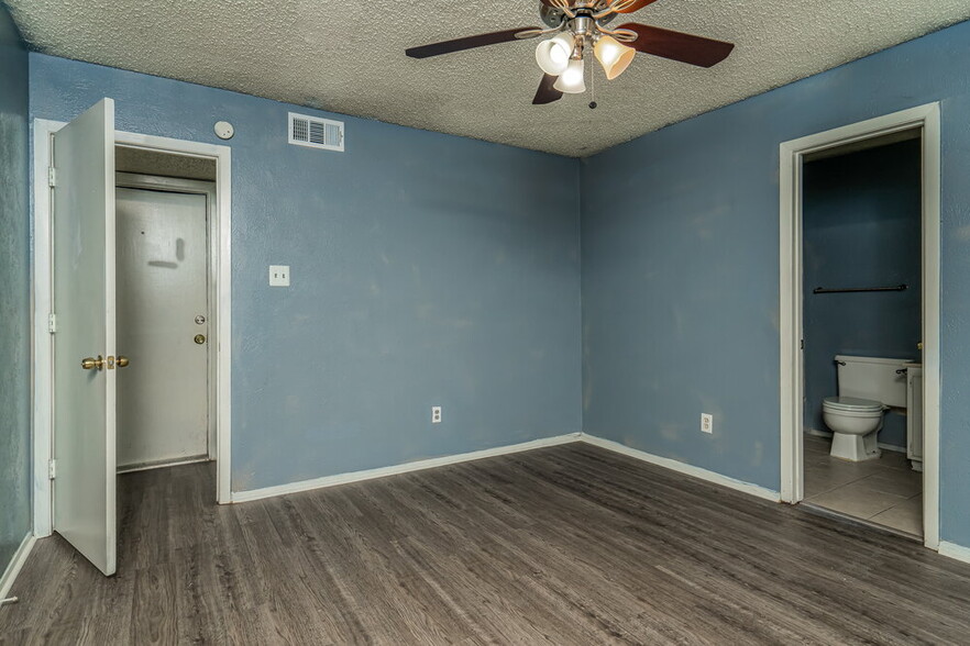 Building Photo - 2505 Crown Cir